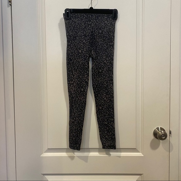 Spanx Mini Leopard Print Seamless Leggings - Picture 6 of 6